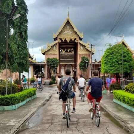 Day 7: Half day historical tour by bicycle and boat
