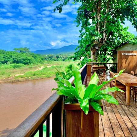 Riverhouse Teakhouse, Mae Sariang 4